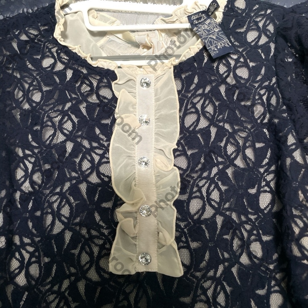 VTG Twelve by Twelve Navy Blue Lace Short-sleeved Mini Dress with Cream Accents. - Picture 4 of 9